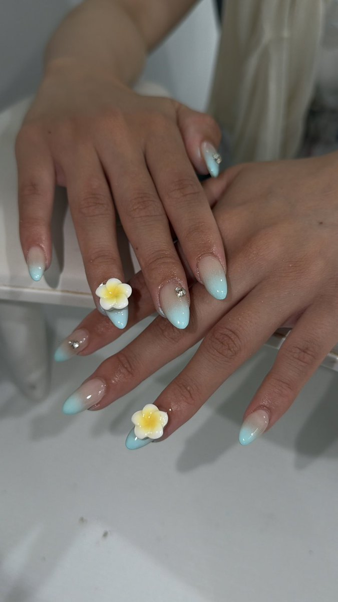 pitapitatapioka's tweet photo. 全然関係ないけど、宮古ブルー最高⤴︎⤴
ネイルも宮古っぽくしてきた💅🌺 https://t.co/LkA228O4mE