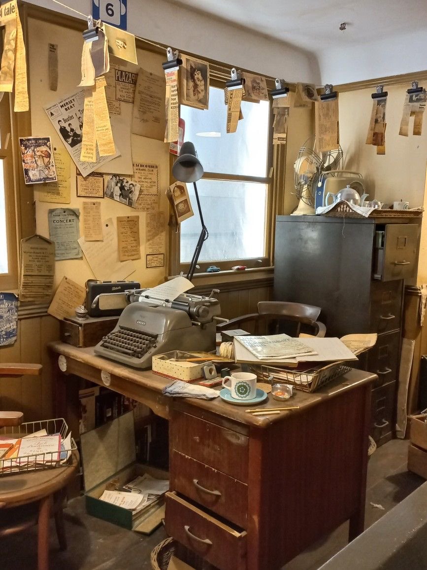 cigarettesummer's tweet photo. This office and a murder mystery could fix me https://t.co/lB0pxMvPD1