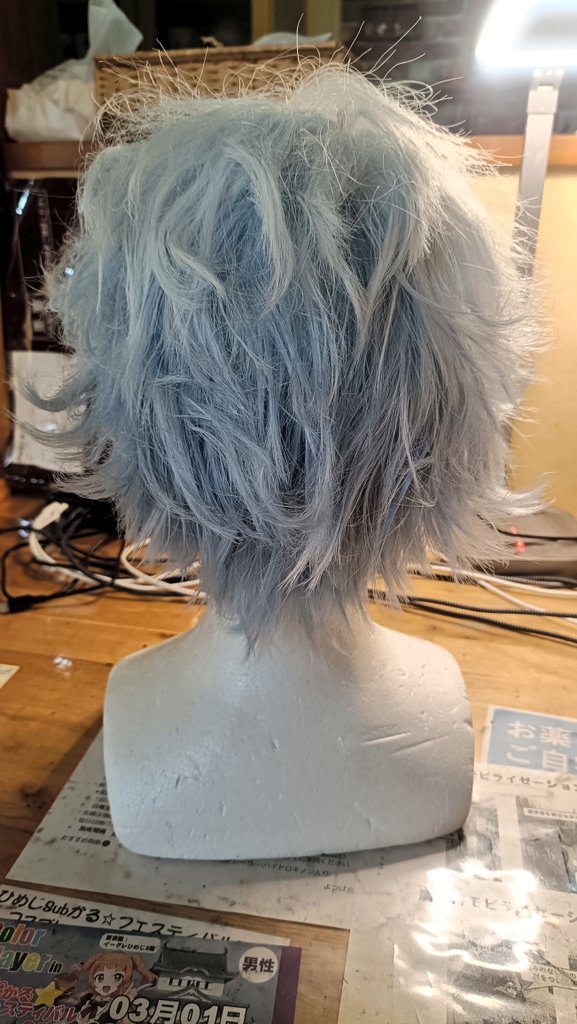 railgun5366's tweet photo. やろうやろうと思っていた銀さんのウイッグをコスサミに向けて作り直しました。中華サイトで買った1500円のウイッグをベースにした割には良いのでは！？毛量少なめで後ろはスカスカになるwwwからあまり後頭部は切れなかったが https://t.co/5zOclxLFZq