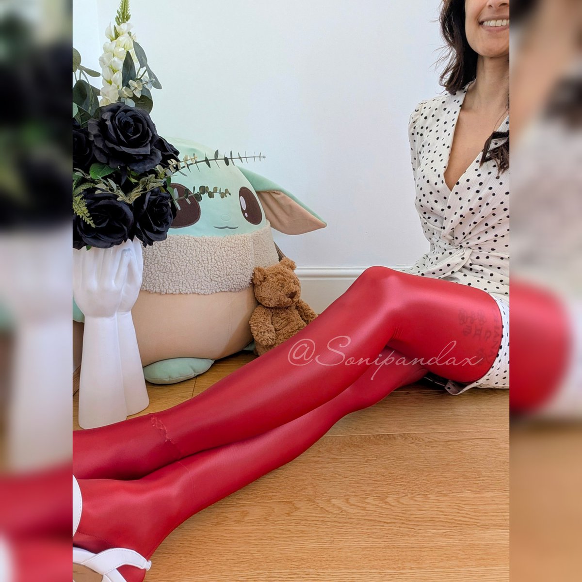 Soni_Pandax's tweet photo. šš¼Hosiery Of The Day:: Feoya Shiny Lace Top Thigh High Oil Glossy Holdups (Red)
You all caught the pink version in my Holdups Month earlier this year. Today I am bringing the red into play ā¤ļø
Now tell me, do you prefer the pink or the red on me?
#SoniPanda #TeamTights https://t.co/8210wbTPoR