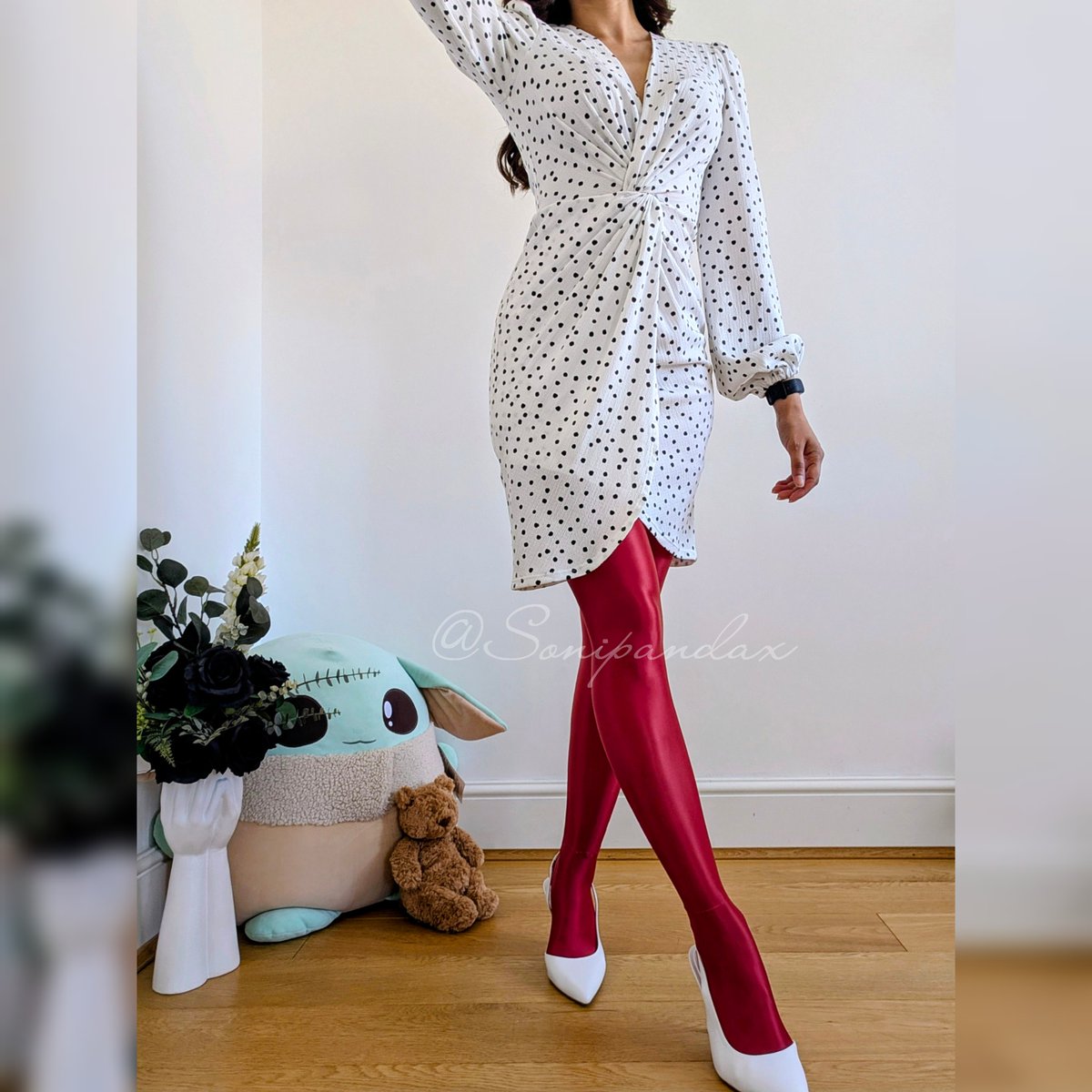 Soni_Pandax's tweet photo. šš¼Hosiery Of The Day:: Feoya Shiny Lace Top Thigh High Oil Glossy Holdups (Red)
You all caught the pink version in my Holdups Month earlier this year. Today I am bringing the red into play ā¤ļø
Now tell me, do you prefer the pink or the red on me?
#SoniPanda #TeamTights https://t.co/8210wbTPoR