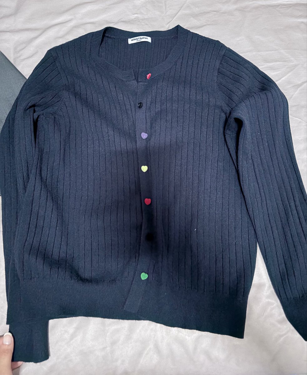 astrontothemoon's tweet photo. ส่งต่อเสื้อคลุม เสื้อกันหนาวสสี navy กระดุมเป็นหัวใจหลายสี น่ารักมากค่ะ 180 รวมส่ง🥺💘
#ส่งต่อเสื้อคลุม #ส่งต่อเสื้อผ้ามือสอง #ส่งต่อกางเกงมือสอง #ส่งต่อเสื้อผ้ามือ2 https://t.co/zL5REjHBT6