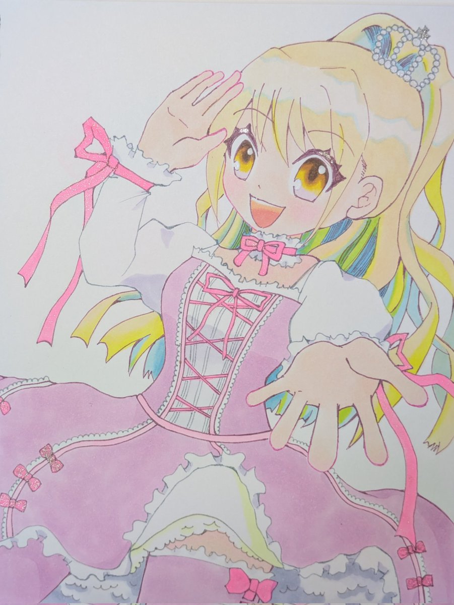 Ne3_tamura's tweet photo. 久々のアナログイラスト🎀描けました！
先日のむむにゃ。さん（＠mumunyaaaaa）のワークショップで習ったことを意識しながら描きました
むむにゃ。さんご愛用のキラキラペン✨️も早速使ってみたよ！

#コピックイラスト https://t.co/bbN8HbSspb