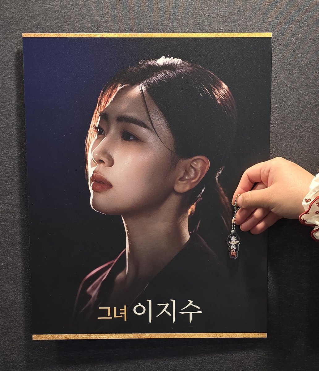 honghonggot's tweet photo. 그녀 굿즈없어서 내가만듬 ㅎ https://t.co/6GhOIQbeWn