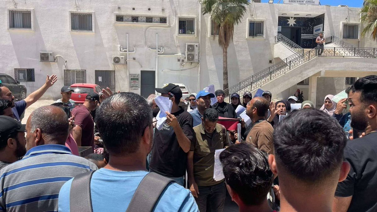 alaafromgaza92's tweet photo. Imagine preventing journalists from covering a protest by seriously ill patients whose only demand was the right to access medical treatment abroad.

Under Hamas, public protests that are not organized or approved by the movement are often treated as unacceptable. If such protests take place, media coverage is frequently discouraged or prevented.

Several countries have reportedly suspended the admission of patients from Gaza following allegations that medical referrals were forged and sold to people seeking to leave the Strip, with payments reportedly reaching $30,000 per case. Employees linked to Hamas-run health institutions, staff affiliated with the World Health Organization, and others have been accused of involvement.

The suffering of Gaza's people does not end with airstrikes and shelling. It is also shaped by restrictions, corruption allegations, and the suppression of voices calling for basic rights and medical care.