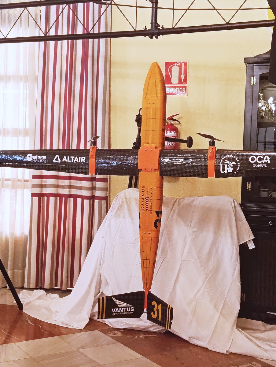 UniversidadAnd's tweet photo. ✈️ La Junta sitúa al proyecto #VANTUS como modelo de futuro para la innovación y la universidad andaluza.
👤 El SG de Investigación e Innovación participa en la presentación de Trajanus, la nueva aeronave 2026 de este equipo de la @unisevilla.
🔗 https://t.co/Ndx8GFOoXE https://t.co/lGvWZ5QchQ