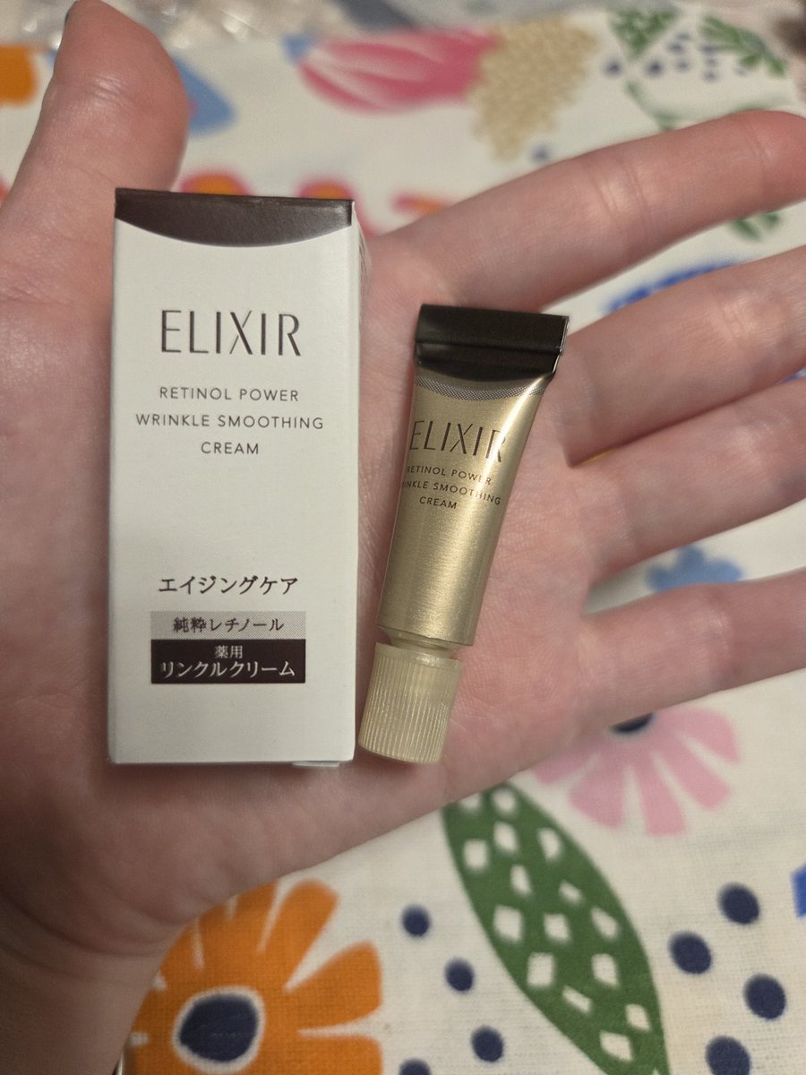 Rom51605574's tweet photo. @elixir_TW クリームの伸びが良く、少量でも気になるところをカバーできてとても使いやすいです！
朝使った後でもしっとりするけどベタつきはないのでメイクに影響しないところも良かったです！
#朝レチ夜レチでシワ改善 https://t.co/SlHIn7xeMR