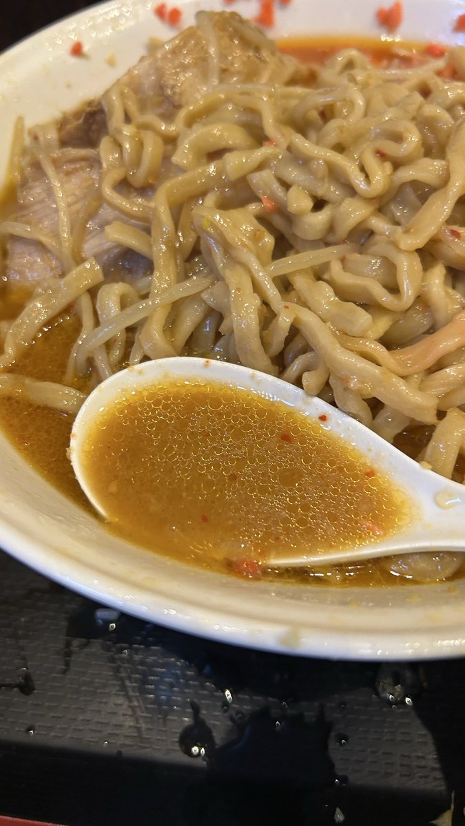 nbox24you's tweet photo. 麺屋櫻弐
🍜31杯目

大ラーメン
味噌変更
生姜
YNAB
🈚️トッピングゥ⤴︎
切っただけのネギ
生姜ニラダス

久しぶりのNight🌸
味噌に生姜🫚
⇧⇧⇧
相性抜群だし、麺に味噌が絡み👍
疲れた身体に染み渡る味噌🍜は旨かった😍
隣のお方は1㌔をペロリ‼️
Night02味噌🍜3150⤴️⤴️

マスターご馳走様でした😋 https://t.co/fQJjBuOw42