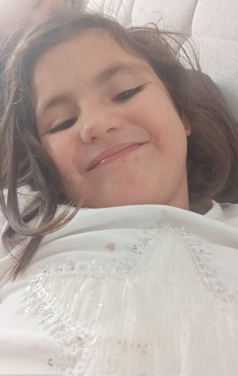 ozlemkaya46's tweet photo. @sedat_peker  Sedat amcamız merhaba ben bedensel engelli milli sporcu Özlem kaya. Bu fotoğraftaki de benim özel kız çocuğum. Kendisinin özel durumundan olayı eğitime ve tedaviye ihtiyacı var bu yüzden de yüreğinizdeki merhamete onun da ihtiyacı var onunda sesini duyarmsnz https://t.co/vUihb5i28g