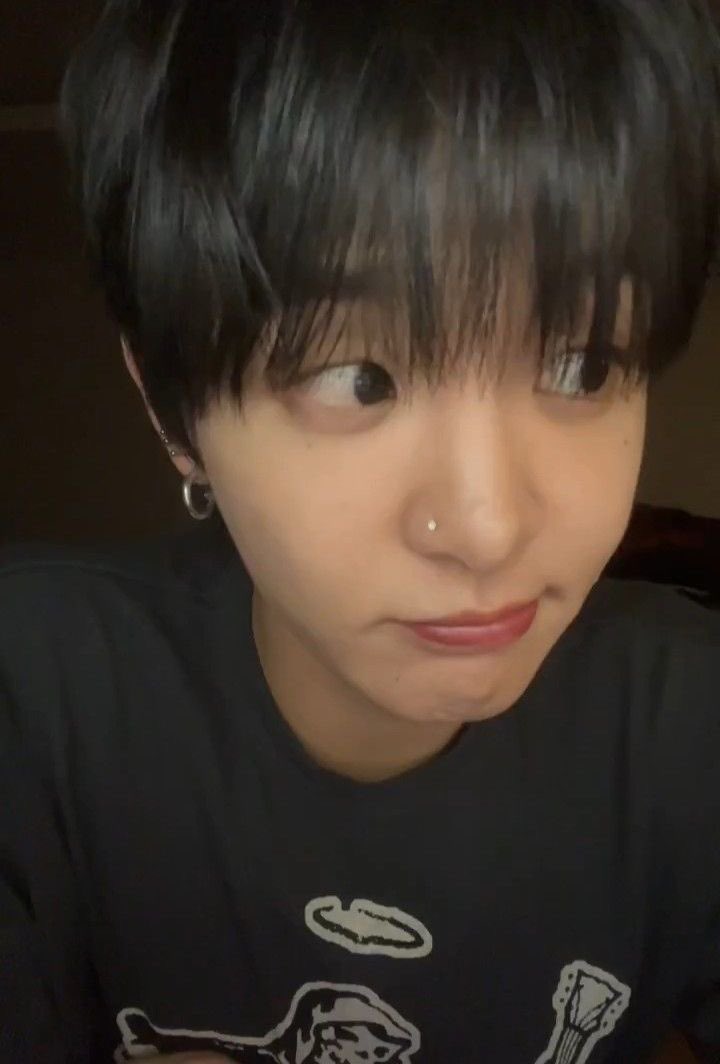 eoon___'s tweet photo. 아니 어케 다 같은 사람이지 진짜로….
최근에 실친한테 지훈이 소개시켜주다가 느낀건데 
지훈이는 진짜 도화지 같은 사람이야••🤍✨ https://t.co/VMHnOUDR1c
