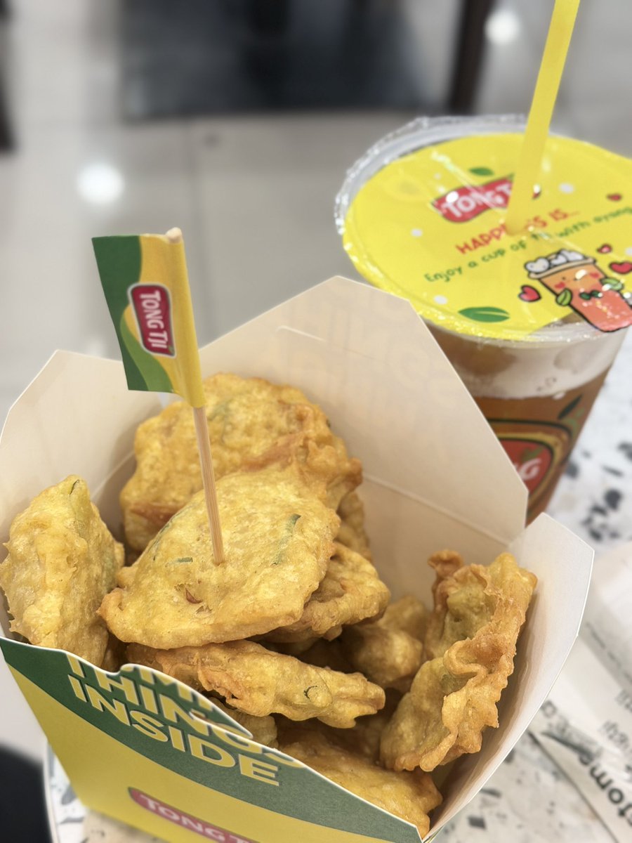 itsyyas's tweet photo. Kadang sesederhana itu, nongkrong sendiri, makan makanan yang disukai itu hits different apalagi buat introvert like me https://t.co/sj0Ag6tx7C