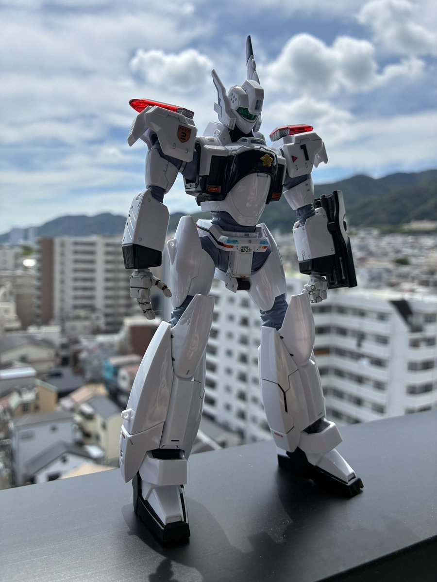 pta95818's tweet photo. イングラムできた！
3枚目のこういう所、絶対警察官はこれぐらいしか拭かないな〜という気がして！
ツルツルてかてかでイケメン！ https://t.co/RoU6GTMpet