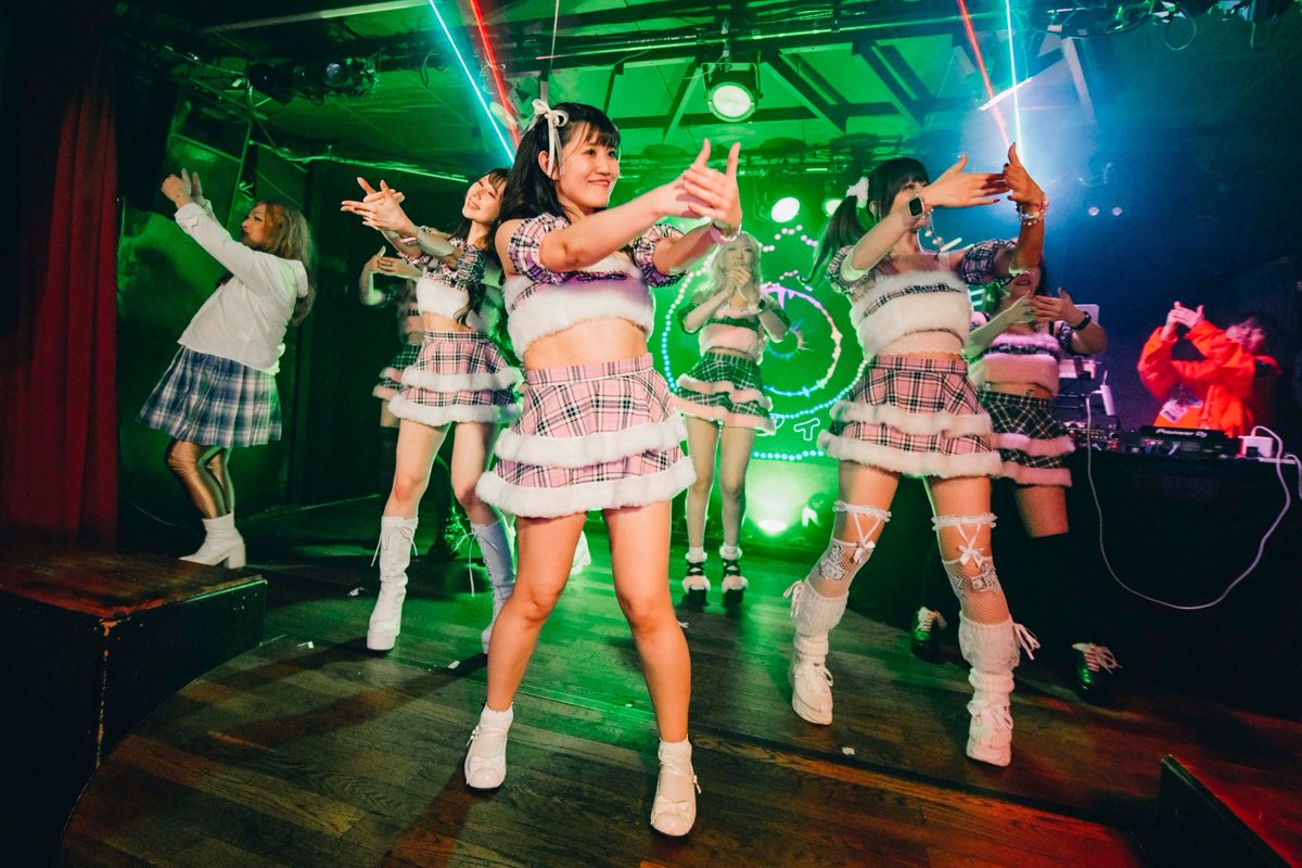 diamondcutter's tweet photo. 7/11(土) DC平成ギャルナイト🎀
📍新宿Tide Tokyo

🌺パラパラタイム発生🌺

ギャルダンサーに扮した
💖SAYAKA
💖SHIKI
💖tucchi
💖kino

が、平成ギャルなら誰もが知ってる(！？)
あの名曲でパラパラ振りコピショー披露💃✨

みんなも一緒に踊っちゃお〜ッ💋💕

🎫 https://t.co/bFhmdt6SH7

#DC東京 https://t.co/G0yj1vGLRc