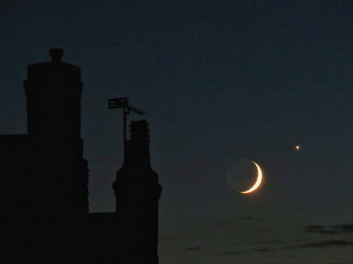 Jacksweatherch1's tweet photo. Beautiful crescent moon late last night with Venus from Stockingford in Warwickshire
@StormHour @ThePhotoHour #loveukweather @Shefali_oza https://t.co/qeX5ATlLxE