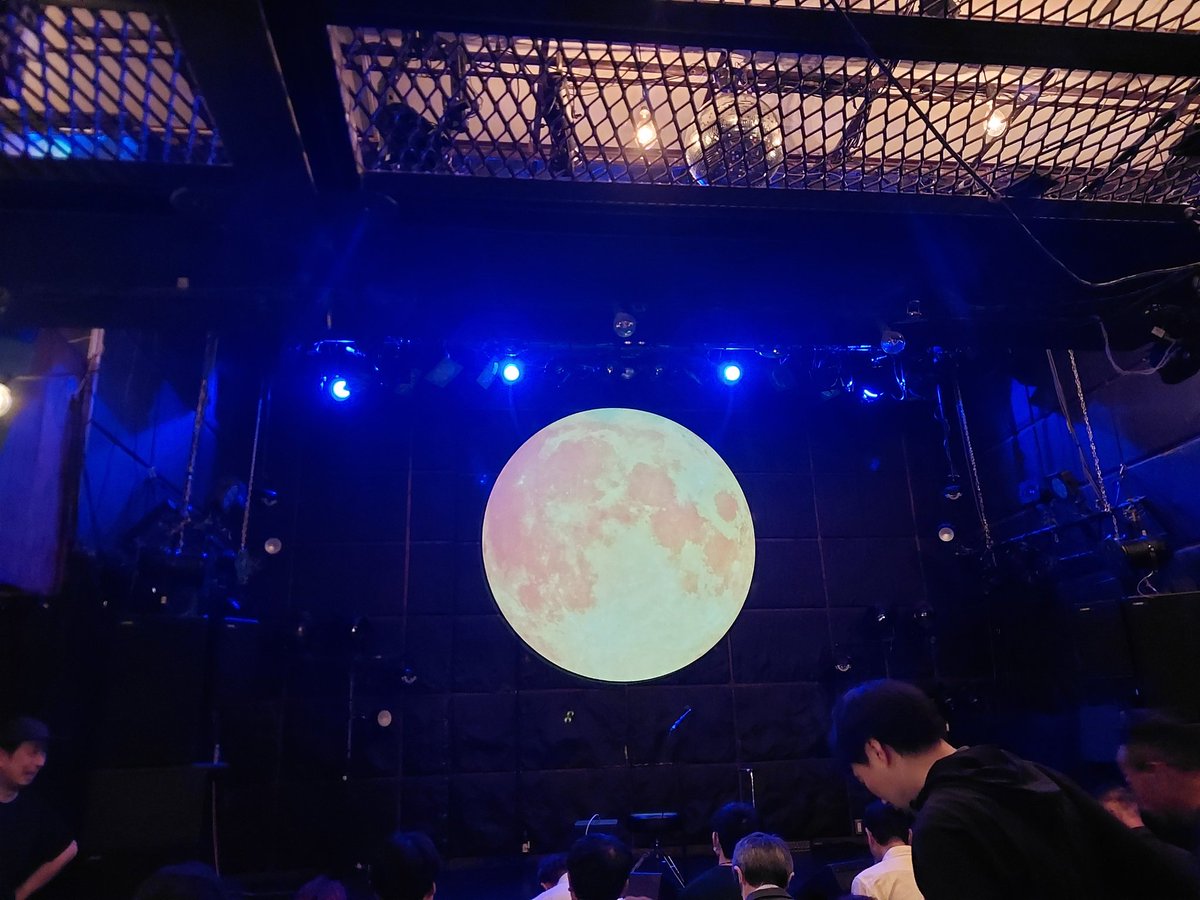 chausa_chan's tweet photo. 何年ぶりだろう
今宵も満月
外は三日月
#SSWさとう。 https://t.co/YyZkBYbKe2