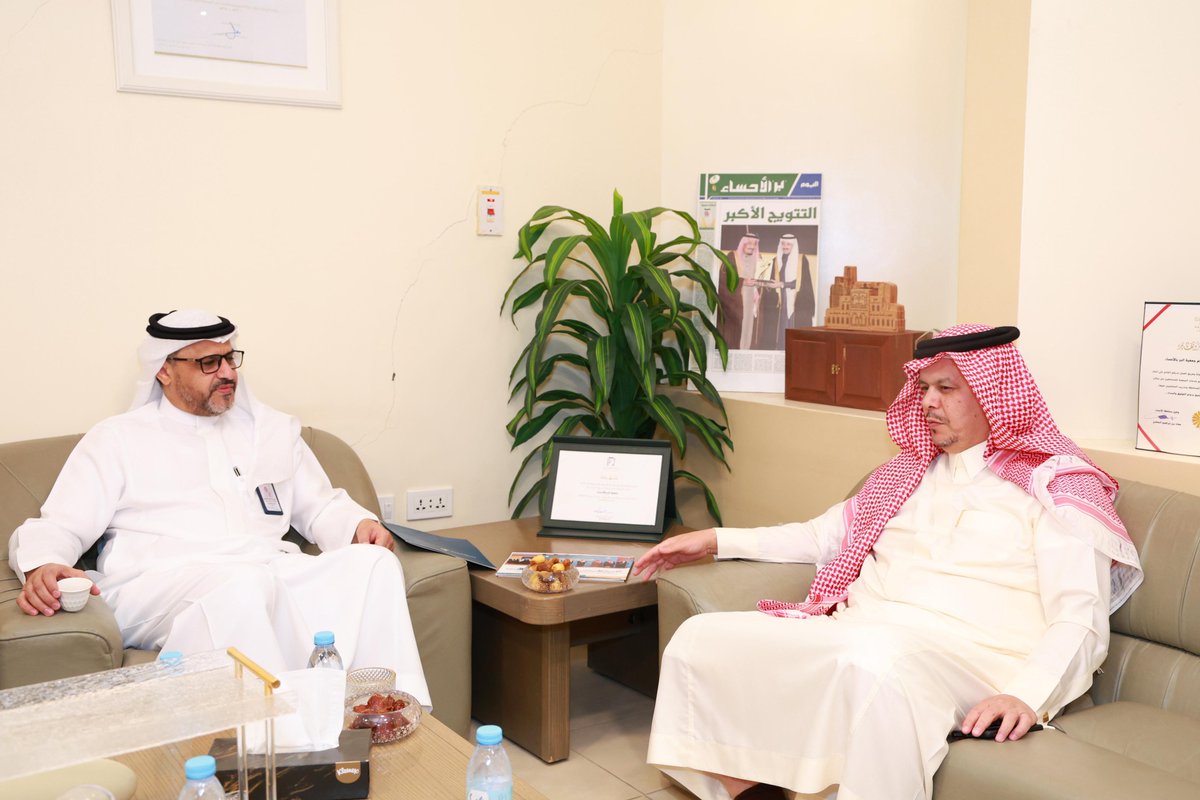 ahsaber_org's tweet photo. استقبل سعادة الأستاذ حمد بن محمد  العيسى، أمين عام #جمعية_البر_بالأحساء، الأستاذ علي بن محمد الضبعان، مدير فرع اللجنة الوطنية لرعاية السجناء والمفرج عنهم وأسرهم بالمنطقة الشرقية «#تراحم».

وجرى خلال اللقاء مناقشة سبل تعزيز التعاون المشترك، بما يسهم في خدمة المستفيدين ودعم البرامج ذات الأثر الاجتماعي.