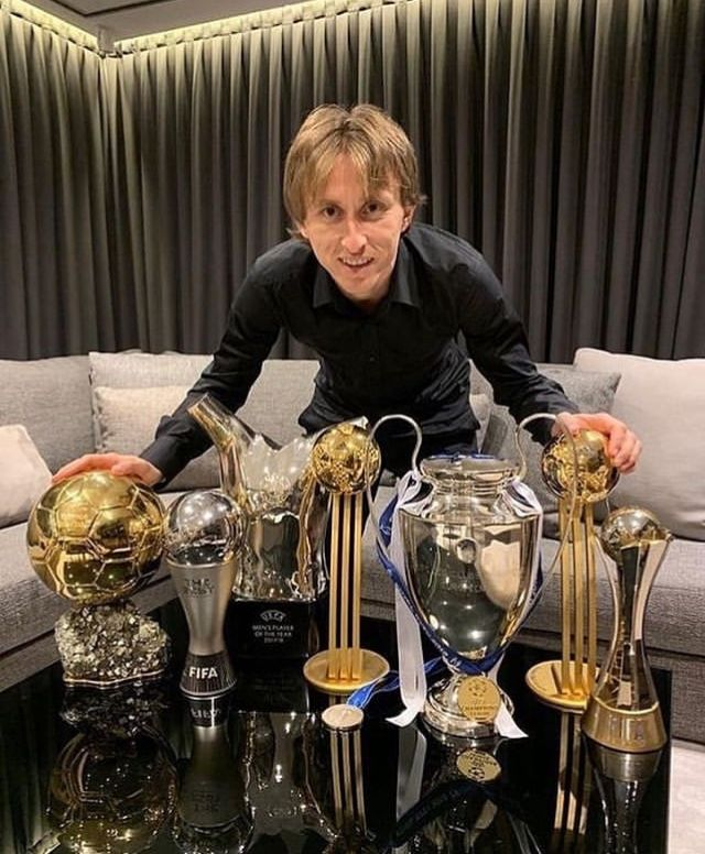 riizewillriise's tweet photo. #sohee as prime #Modric / #HarryKane
effortless, elite. they dont rely on being big or the center of attention, dominate through pure IQ, vision & hability. no need to be aggressive. both complete players that deliver worldclass assists to then sprint forward to score themselves https://t.co/fgRiRaXSIF