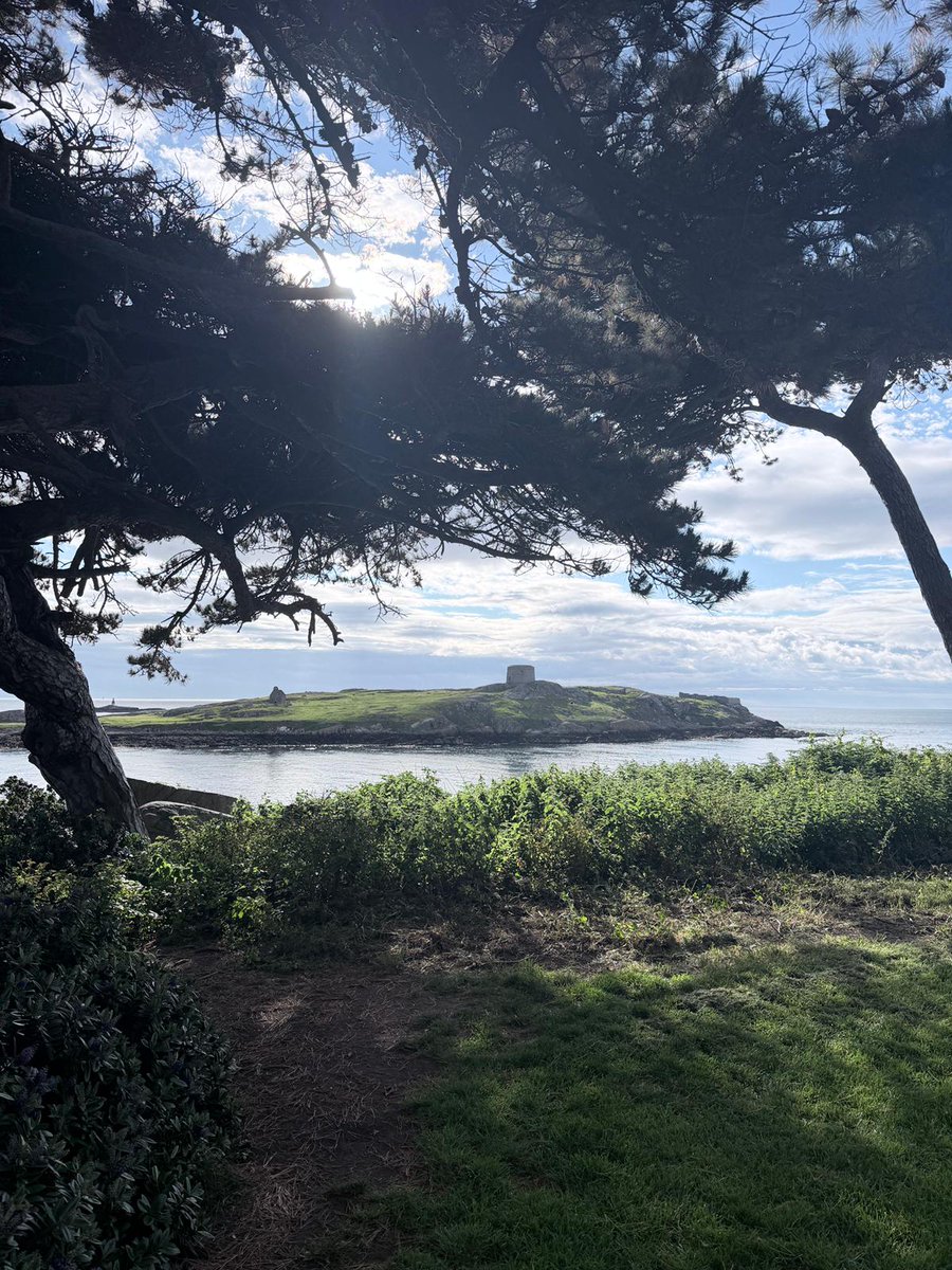 davidmcw's tweet photo. Kicking off tonight, for three days/nights of books, arguments, chats and laughs. @dalkeybookfest 
If you are around drop in and if you are coming to gigs, thanks as always for your support, we couldn't do this without you. https://t.co/2QqvLuCC4C