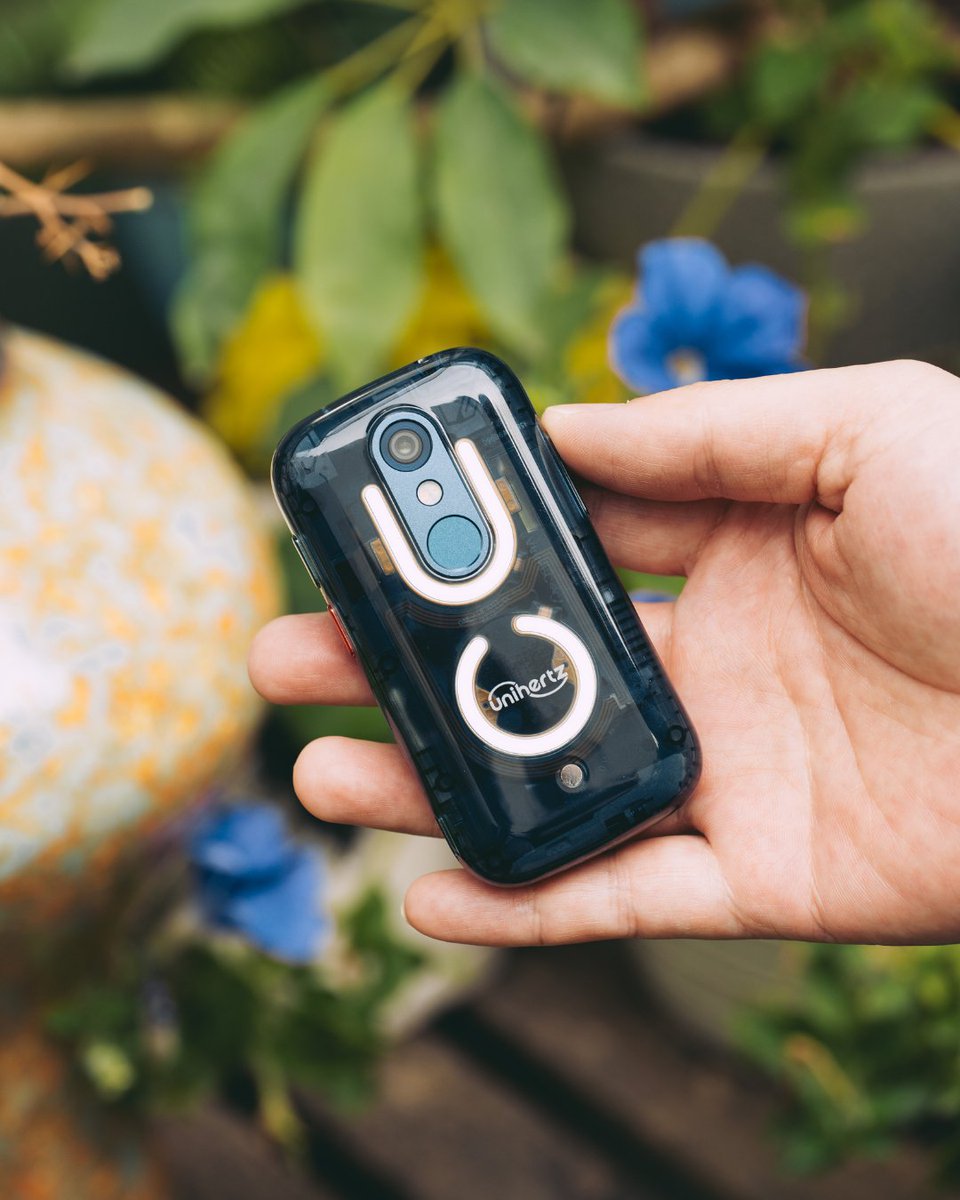 Unihertz's tweet photo. Need a break from the dopamine-driven scroll? 🧠📉

Jelly Star is small enough to help you break away from it. 📱
And smart enough for real life, not just the feed. 🌍

Grab yours and stay present 👉 https://t.co/ZMAuzrH1AP https://t.co/ym9MnvDPDJ