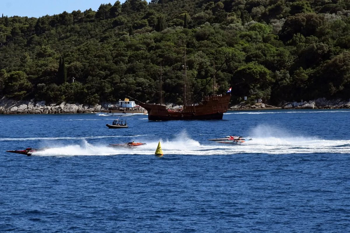 ACImarinas's tweet photo. 🏁 Dubrovnik je ugostio E1 Series World Championship, prvo svjetsko prvenstvo električnih glisera, a ACI je kroz partnerstvo s KRIE DESIGN-om bio dio globalnog događanja koje spaja sport, tehnologiju i održivost. #ACI #E1Series #Dubrovnik https://t.co/X7kVzssOmf