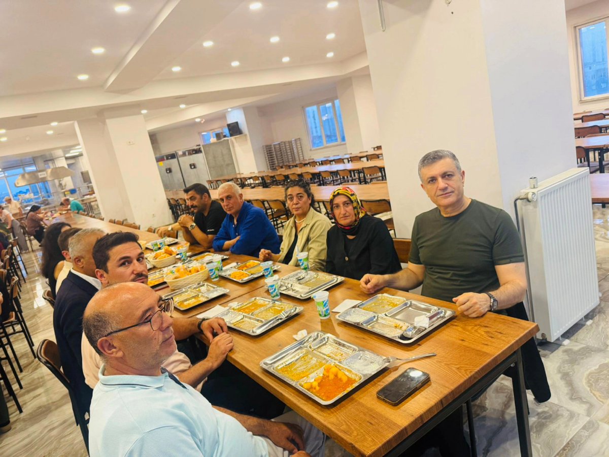 KDenizBozkurt's tweet photo. Güneş Cemevinde düzenlenen Muharrem orucu lokmasında canlarla bereketi paylaştık;
bir olduk, bütün olduk. Bizleri bir araya getiren Güneş Cemevi Başkanı Bektaş Güşeli'ye, yönetimine emeklerinden ve misafirperverliklerinden ötürü teşekkür ediyorum. Tutulan oruçlar Hak katında kabul, birlik ve dirliğimiz baki olsun.