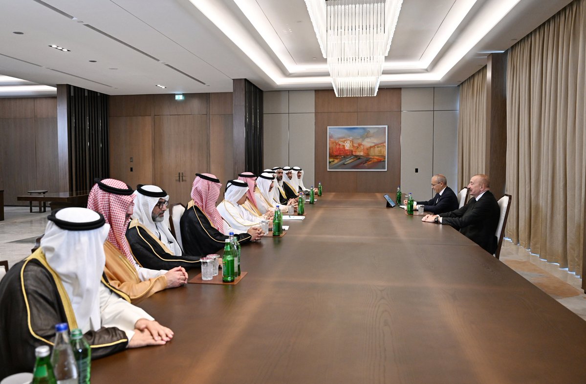 presidentaz's tweet photo. President Ilham Aliyev received delegation of heads of member institutions of Arab Coordination Group.

https://t.co/EiCeVzPMYf https://t.co/8PURQN9dgx