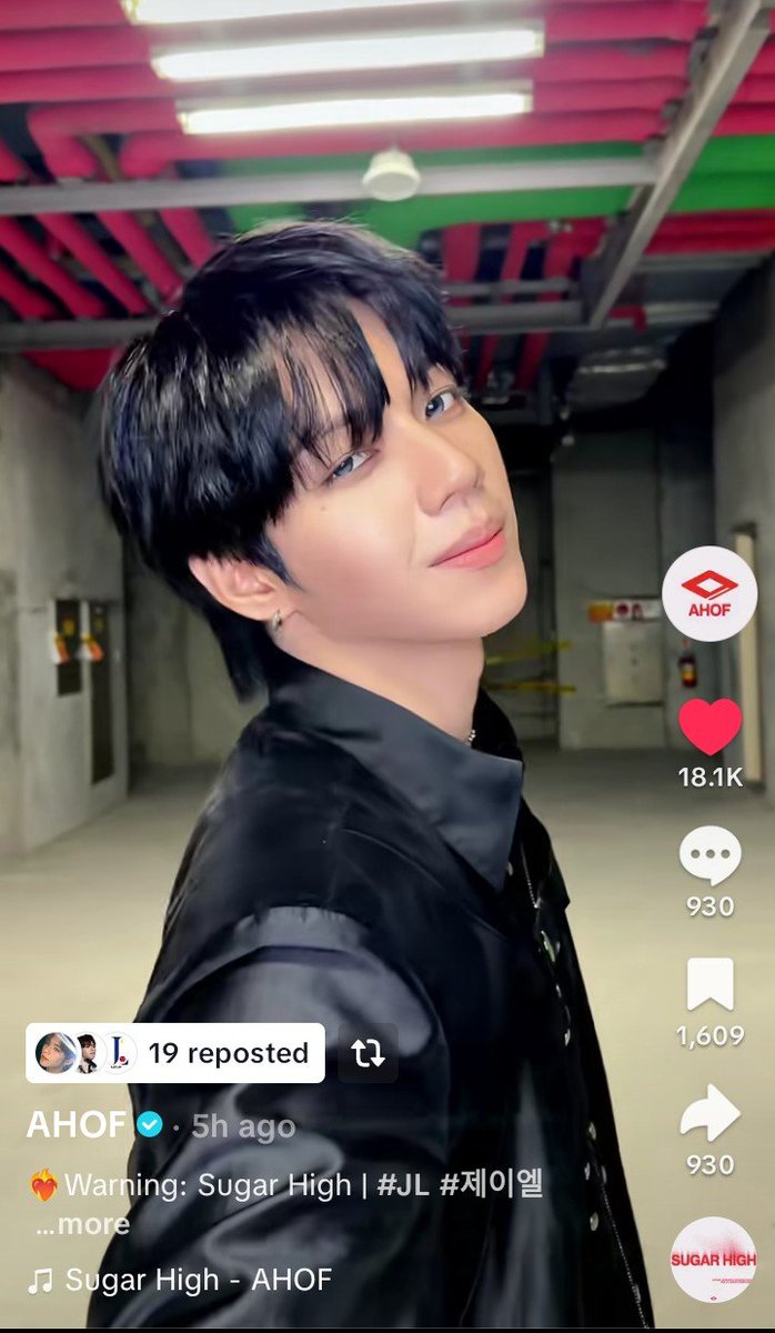 Rrilrril's tweet photo. JL’s 𝘉𝘳𝘢𝘻𝘪𝘭𝘪𝘢𝘯 𝘋𝘢𝘯𝘤𝘦 video is already pushing 100𝗞 𝗹𝗶𝗸𝗲𝘀 and nearly 300𝗞 𝘃𝗶𝗲𝘄𝘀 👀🔥 and the momentum is looking REAL good.

don’t forget to keep streaming his Sugar High video too — 𝗺𝗼𝗿𝗲 𝘃𝗶𝗲𝘄𝘀, 𝗺𝗼𝗿𝗲 𝗲𝗻𝗴𝗮𝗴𝗲𝗺𝗲𝗻𝘁 𝗟𝗘𝗧'𝗦 𝗚𝗢📈❤️‍🔥 https://t.co/swSeZjlayj