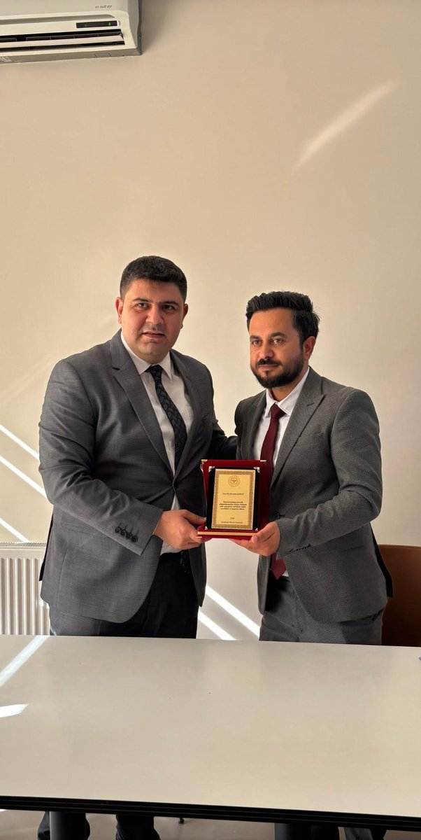 Karakocan_DH's tweet photo. Hastanemizde 3 yıl boyunca Kulak Burun Boğaz Uzmanı olarak başarılı hizmetler yapan Uzm. Dr. Mustafa Çoban ' a Şanlıurfa Harran Üniversitesi Hastanesine Dr. Öğretim Üyesi olarak atandığından dolayı veda töreni yapıldı Doktorumuza yeni görev yerinde başarılarının devamını dileriz. https://t.co/PvKPDxJiGk