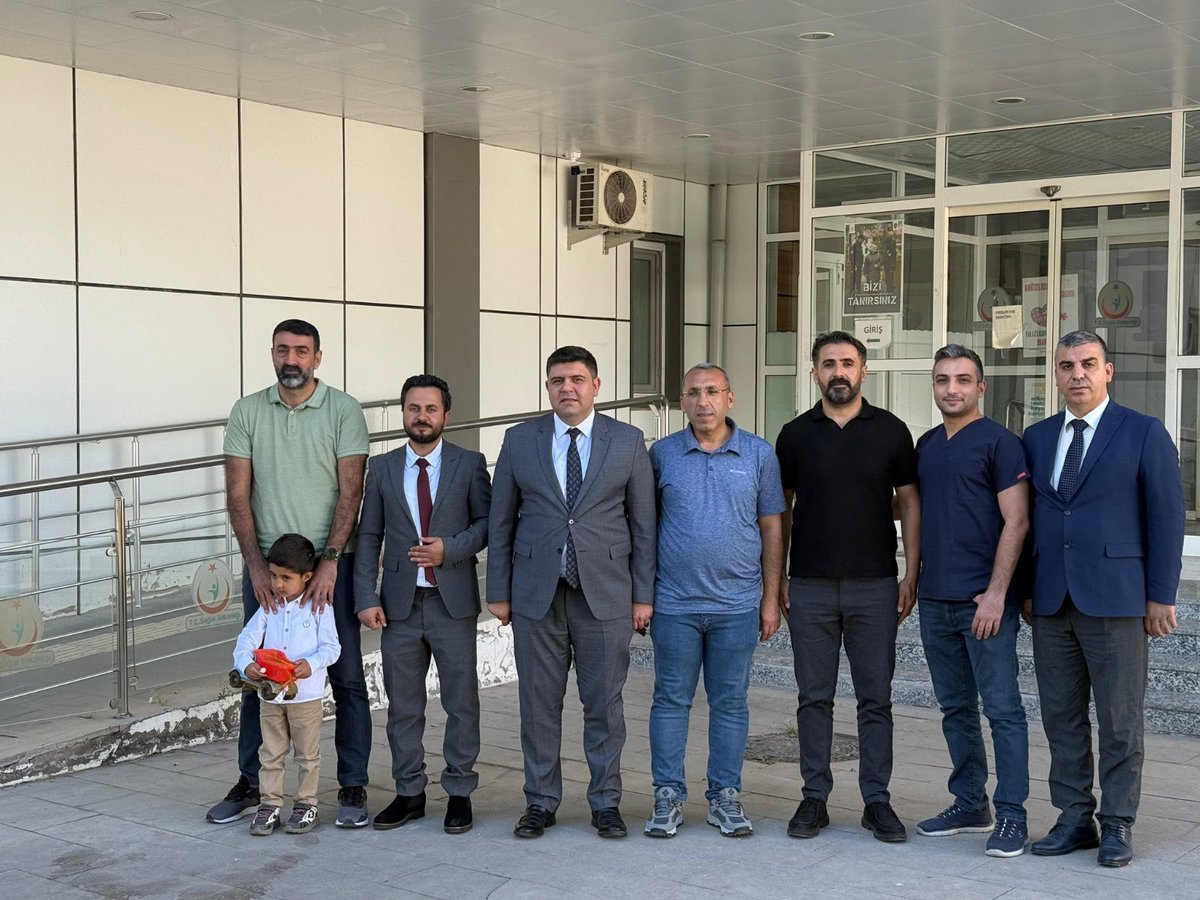 Karakocan_DH's tweet photo. Hastanemizde 3 yıl boyunca Kulak Burun Boğaz Uzmanı olarak başarılı hizmetler yapan Uzm. Dr. Mustafa Çoban ' a Şanlıurfa Harran Üniversitesi Hastanesine Dr. Öğretim Üyesi olarak atandığından dolayı veda töreni yapıldı Doktorumuza yeni görev yerinde başarılarının devamını dileriz. https://t.co/PvKPDxJiGk