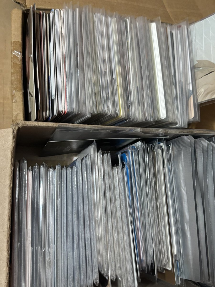 velvetyjay's tweet photo. daming stocks na onhand for sale pero katamad mag presyo at picture 😭 https://t.co/XqYebIgvIP