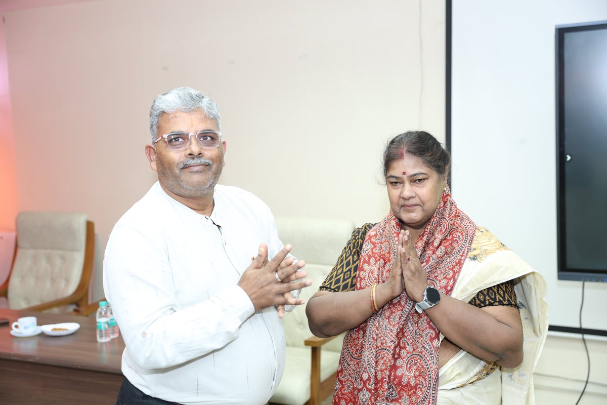csir_serc's tweet photo. सीएसआईआर-एसईआरसी एवं सीएसआईआर मद्रास कॉम्प्लेक्स द्वारा “टिप्पण लेखन की विधि” विषय पर हिन्दी कार्यशाला आयोजित की गई।
CSIR-SERC & CSIR Madras Complex organized a Hindi Workshop on “Method of Noting Writing”.
#HindiWorkshop #RajbhashaHindi #CSIR https://t.co/yvrXfH6urr