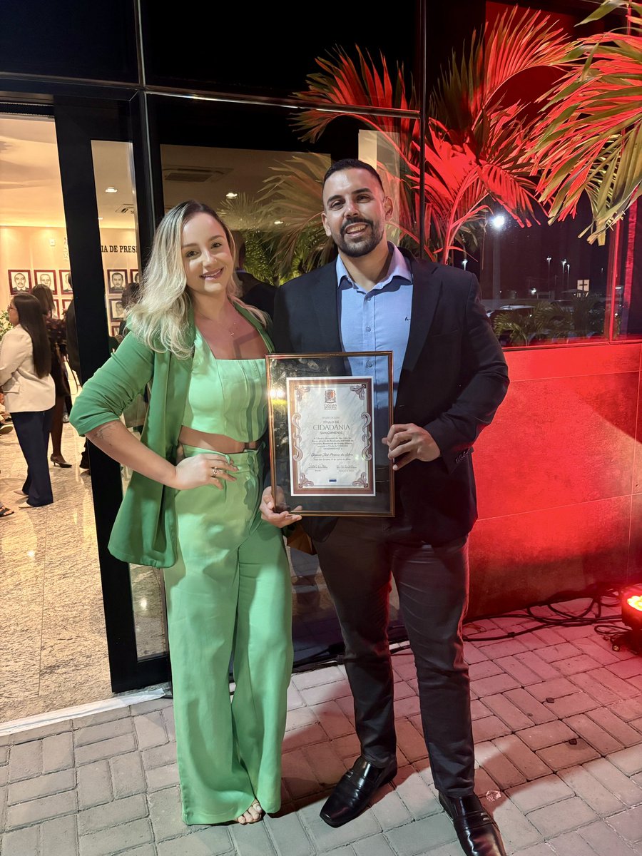 glauciojps's tweet photo. Hoje recebo, com muita honra e gratidão, o Título de Cidadão Sanjoanense.

Agradeço ao vereador Rommenik, autor da indicação, e aos demais vereadores da Câmara Municipal de São João da Barra por esta homenagem tão especial. https://t.co/OhKXbyjLyz