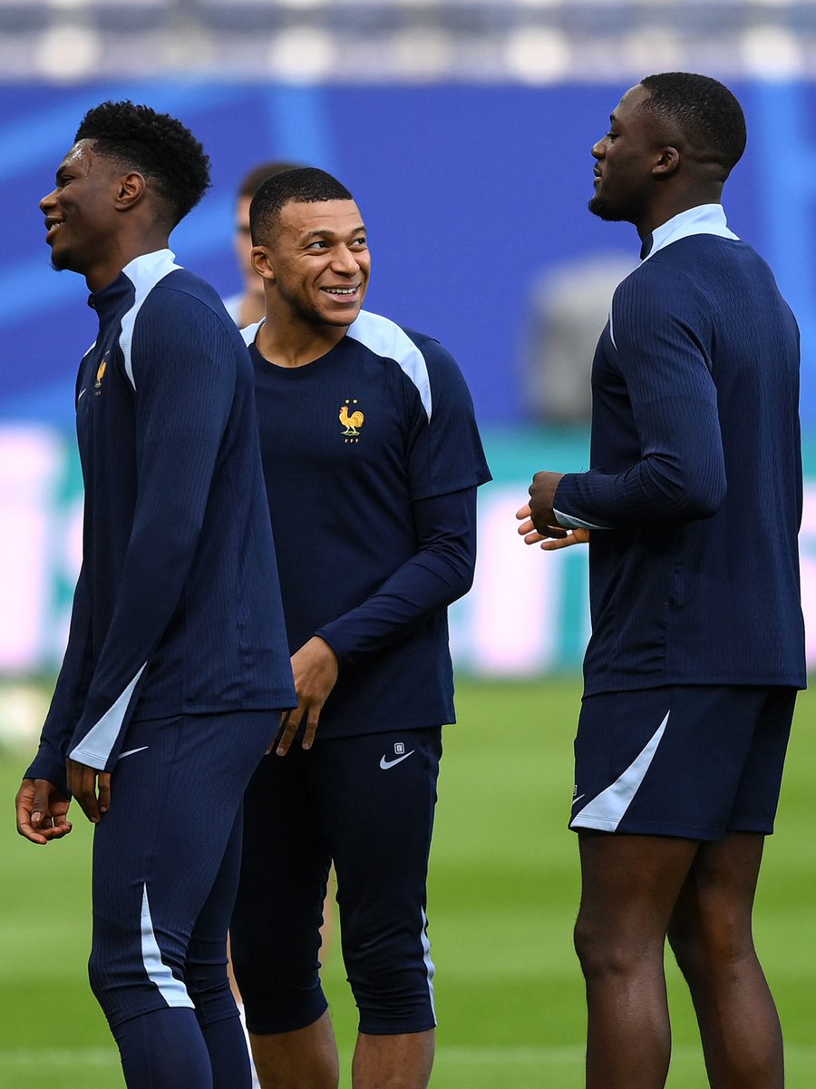 realmadriden's tweet photo. 🇫🇷 French connection
@atchouameni x @KMbappe x @IbrahimaKonate_ https://t.co/mMEhAzeEiA
