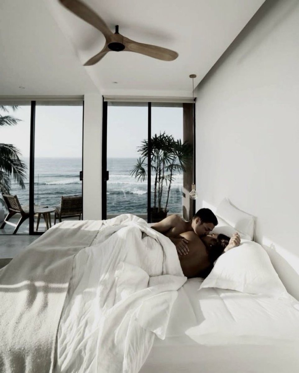 bizzleecos's tweet photo. Trying to wake up overseas at a beautiful resort with you… https://t.co/cptAWRZdmr