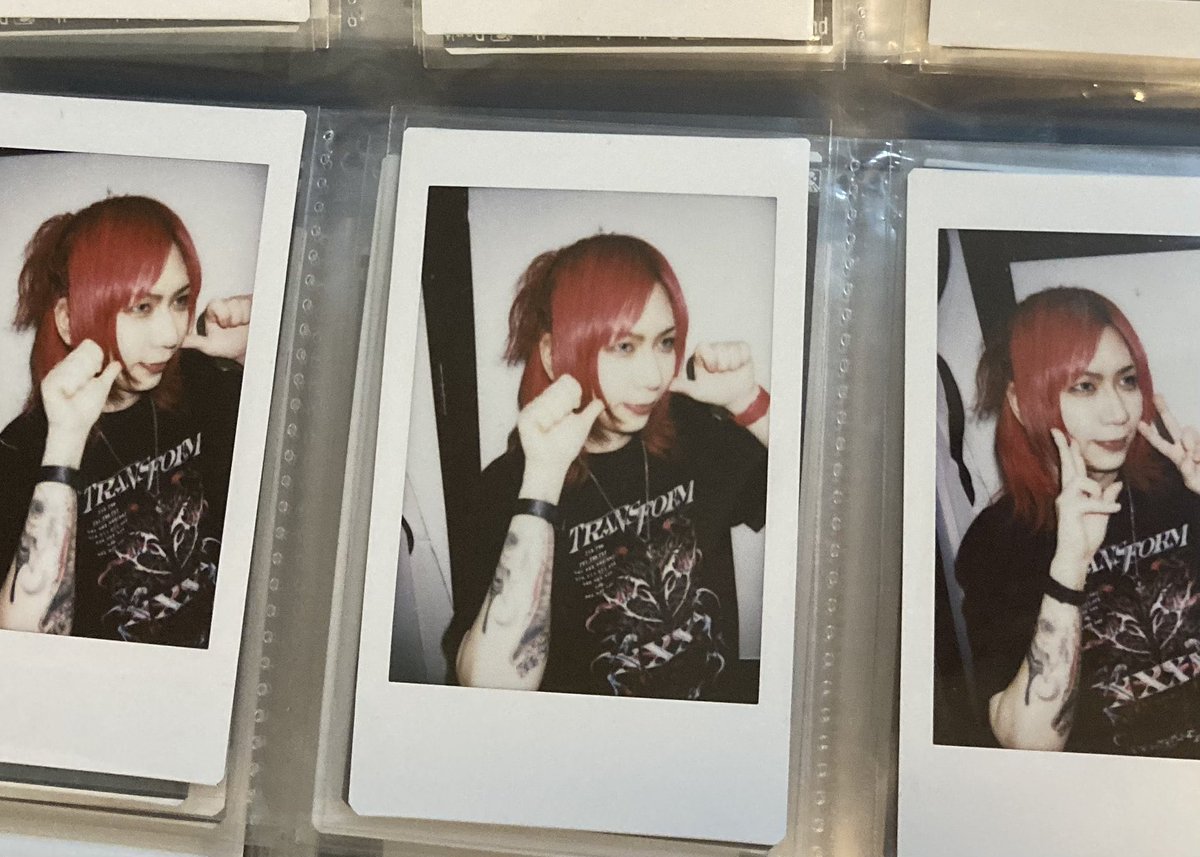 aa85ce's tweet photo. 《譲渡 お譲りください》  Royz チェキ

譲→定価(＋送料)

求→2025 仙台インスト 公大さん

幻影都市から愛を込めてFORM ⅡのバンTのインストです。
写り気にしません、無限回収しています。
お気軽にお声かけください🌷 https://t.co/ahQnja7RTz