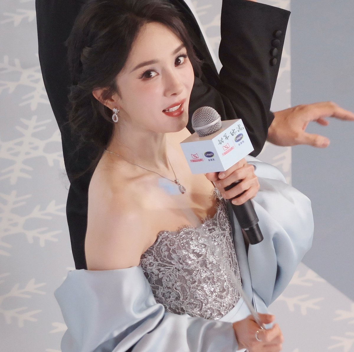 xjzhangbj79's tweet photo. 杨幂 #杨幂 https://t.co/maDn0I4bO4
