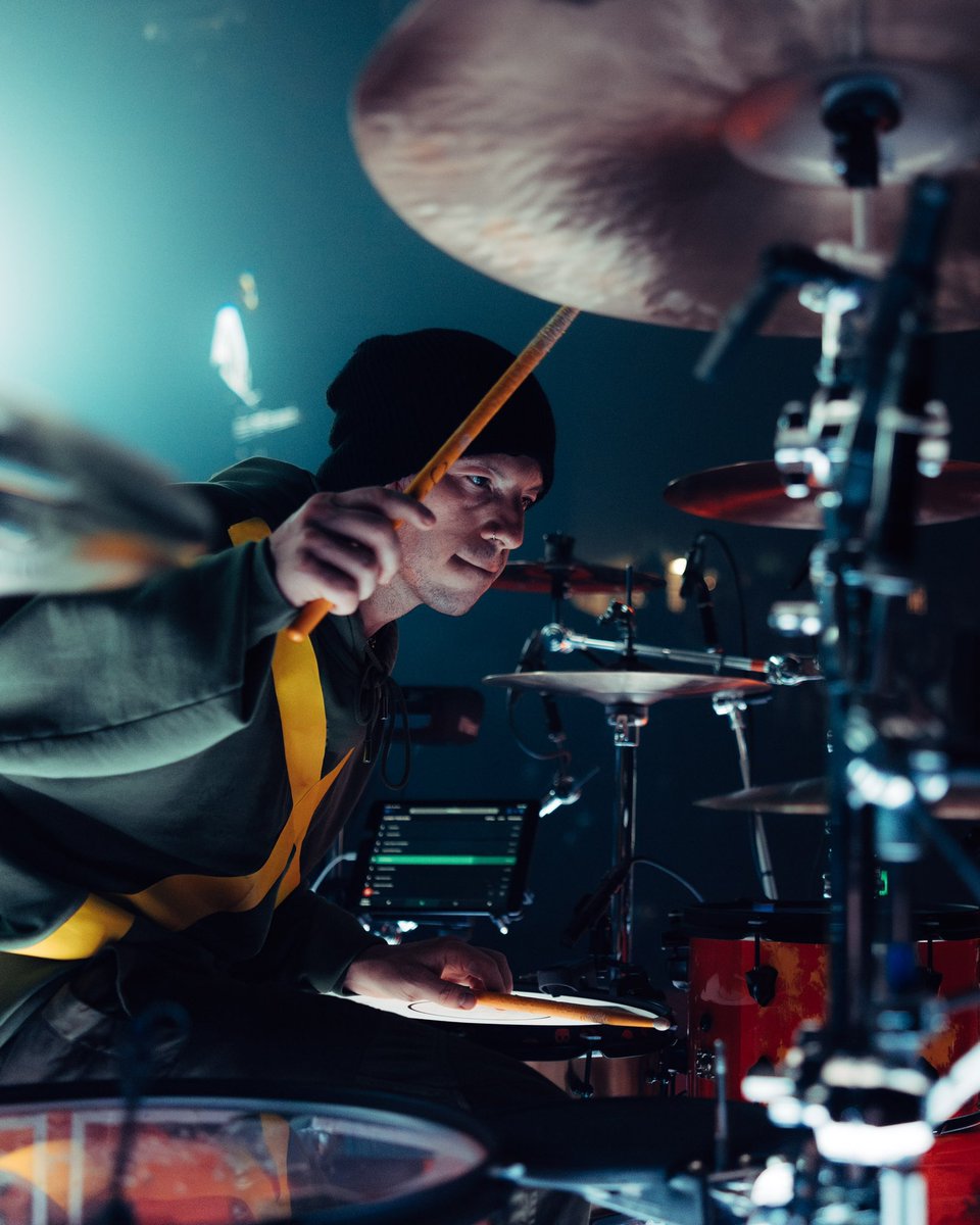 acervopilots's tweet photo. 🎂 hoje nosso baterista favorito e novo vocalista do twenty one pilots está completando 38 anos! feliz aniversário @joshuadun 🫶🏼 https://t.co/5mwnmSGhX8