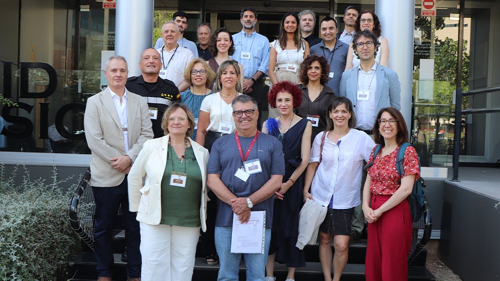 IDAEA_CSIC's tweet photo. El #IDAEA y el @IGME1849 hemos celebrado junto a expertos en ciencia, emergencias, administraciones públicas y sector asegurador un nuevo #ItinerarioCicerón del @CSIC para abordar la gestión y el impacto ambiental de los #RiesgosNaturales. 

👏👉https://t.co/SzgGzNlo7W https://t.co/H1RIW6JeG6
