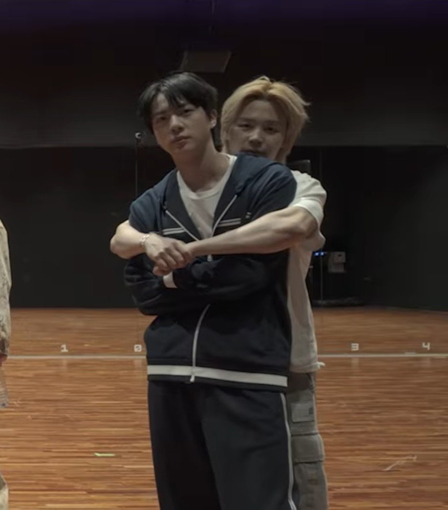 jnbreastfeedme's tweet photo. Jimin no ones is taking Jin away from you WHY ARE FLEXING THEM ARM LIKE THATJSDJSDH https://t.co/E3vom22Rw9