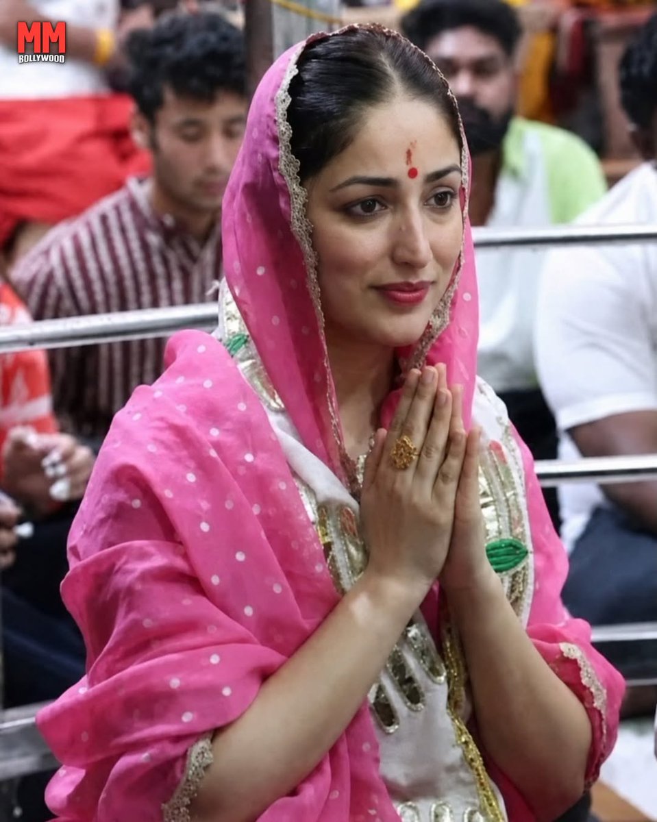 YAMIsm_28's tweet photo. @yamigautam @AdityaDharFilms offered prayers at Mahakal Ujjain temple 🙏🥰

#YamiGautam #YamiGautamDhar #AdityaDhar https://t.co/6Yu82ftYgM