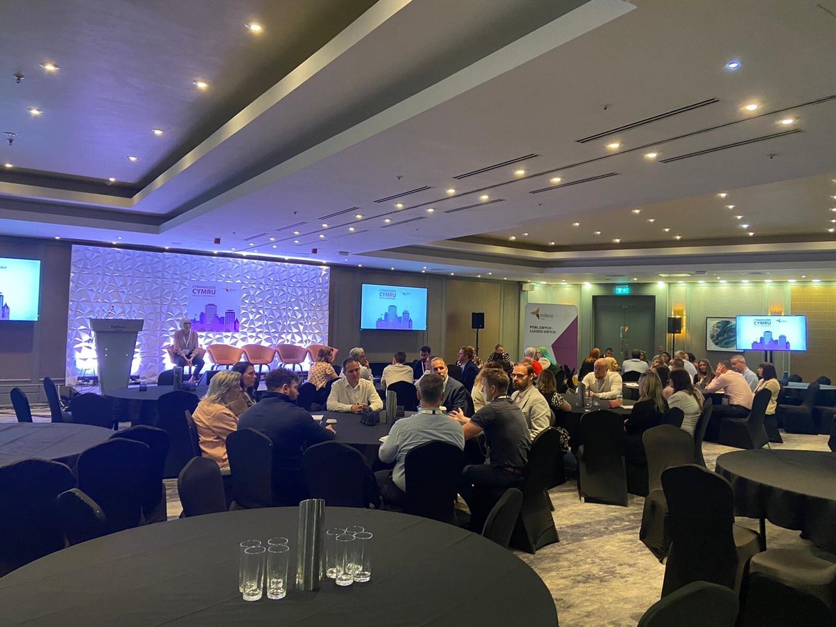 Solace_Wales's tweet photo. What a wonderful start to the Solace Cymru conference!

We have started the day with a Networking session for alumni from our Aspiring Leaders cohorts to reconnect, share progress, and build cross Wales professional networks.

#SolaceCymru #SolaceWales #AspiringLeaders #LocalGov https://t.co/p0d46IWSIp
