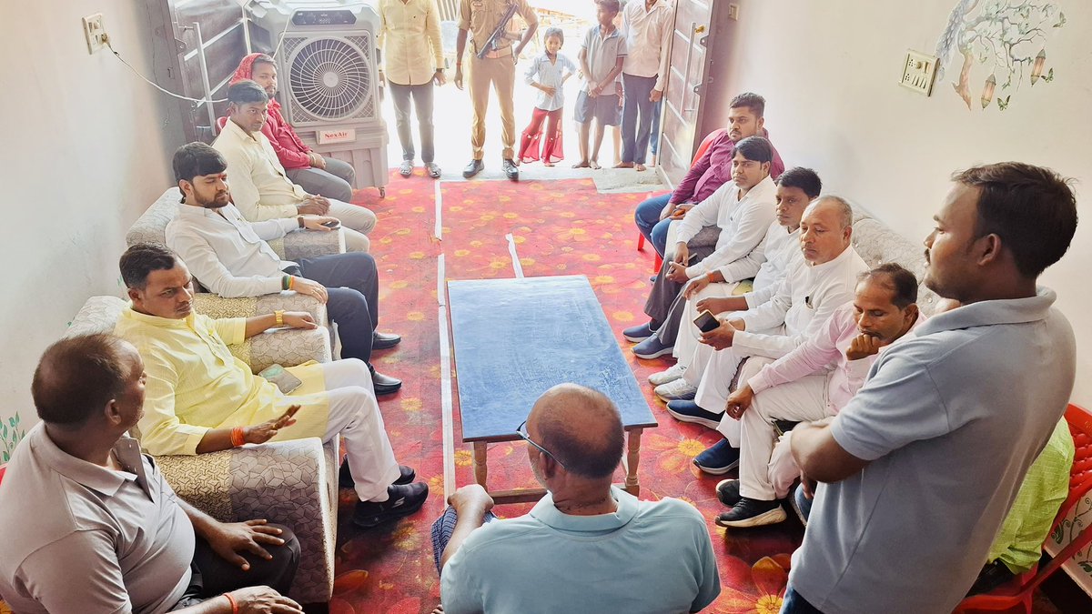 DrSunilMPatel's tweet photo. आज अपने रोहनिया विधानसभा क्षेत्र के ग्राम मुड़ादेव के निवासी @ApnaDalOfficial के जिला सचिव ( युवा मंच )  श्री दीपक पटेल जी के यहां आयोजित मांगलिक कार्यक्रम में सम्मिलित हुआ।
@narendramodi 
@AnupriyaSPatel 
@myogiadityanath 
@ErAshishSPatel https://t.co/FcTFtjfjwe