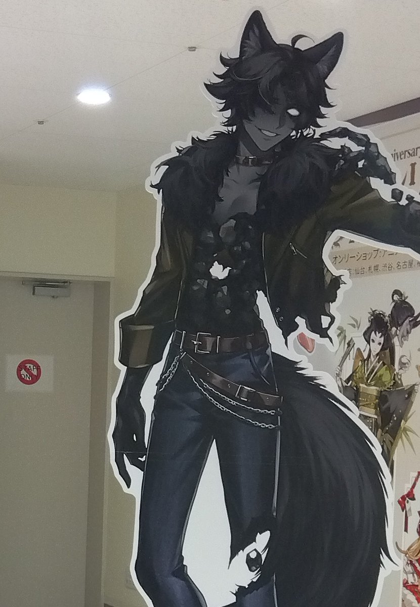 nyanda99's tweet photo. アニメイトにあった第五人格のパネル、黒い猫さん？少しきになりますね https://t.co/9v4yx9w9t9