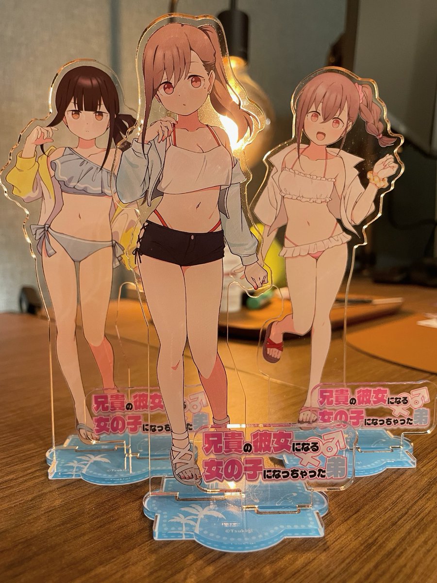 tukigi246's tweet photo. 7月7日から開催するポップアップストアで販売のアクスタ良い感じじゃあないか？！？？！！！
タイトルロゴも入れてもらいました！！！！！！！ https://t.co/u3UJTypbgE