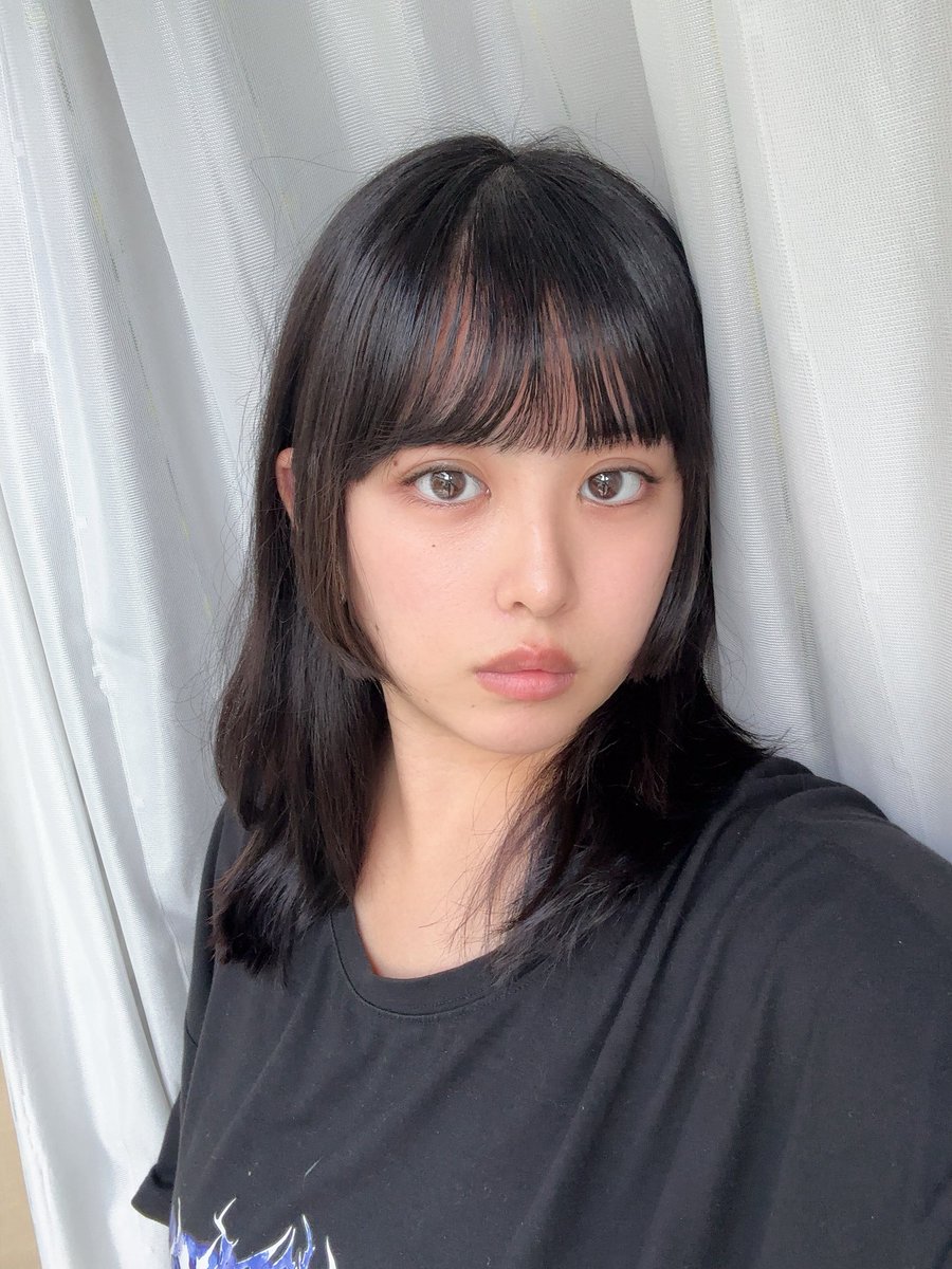 applechan_red0's tweet photo. 前髪も下手だしすっぴん出しだけどみん��に髪切ったの見せたいからあげとくね

前髪の裏にはやけどの傷が何個も。
努力の結晶って思いたい https://t.co/pBuGwA80Y1