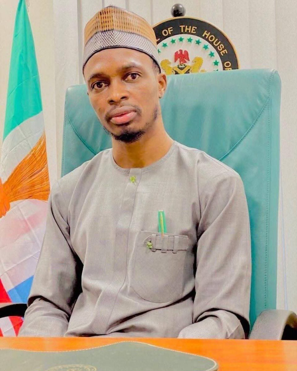 Verydakman_'s tweet photo. 🚨🗣️ Is Only In Nigeria You Can Find This Kind Of Road.

Gabriel Saleh Zock, Member Representing Kachia/Kagarko Federal Constituency receive knocks for an ongoing 6 kilometre road construction project he initiated.

The project, which links Kagarko, Akoti, and Kushe Makaranta in Kagarko Local Government Area of Kaduna State is currently at the painting stage.

"This project will be the first of its kind in the history of Kachia/Kagarko Federal Constituency."