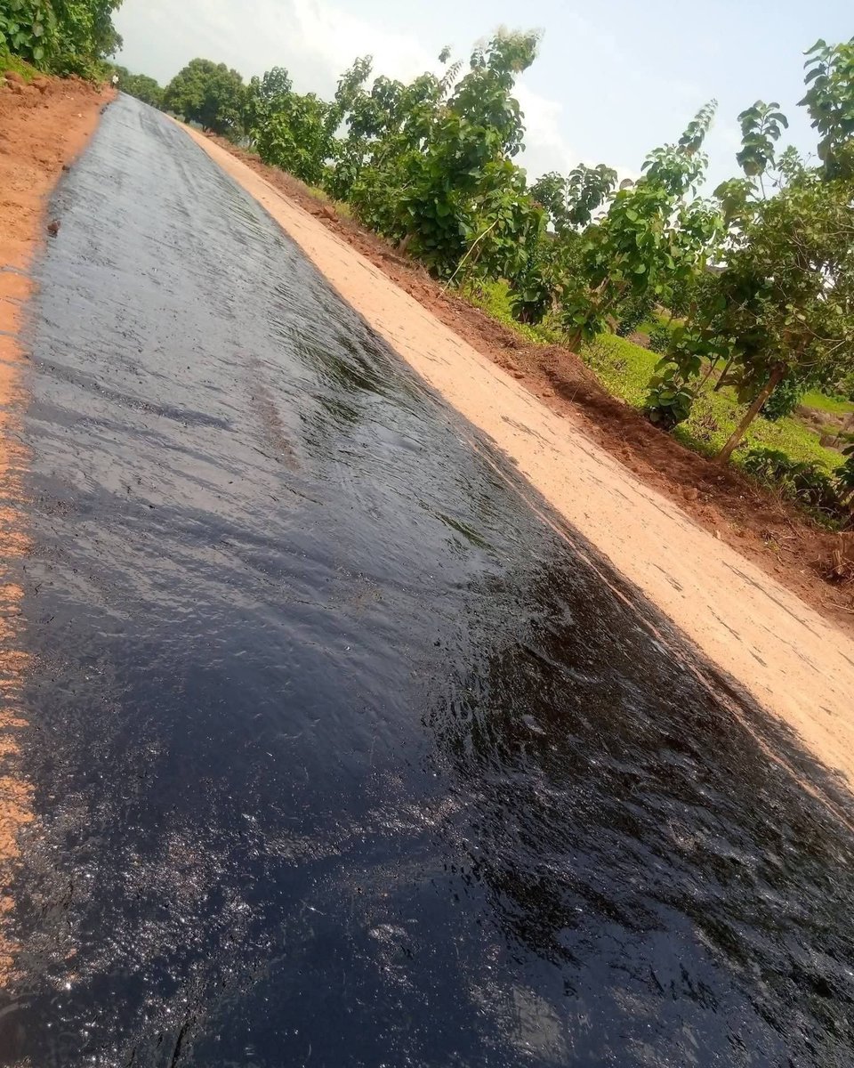 Verydakman_'s tweet photo. 🚨🗣️ Is Only In Nigeria You Can Find This Kind Of Road.

Gabriel Saleh Zock, Member Representing Kachia/Kagarko Federal Constituency receive knocks for an ongoing 6 kilometre road construction project he initiated.

The project, which links Kagarko, Akoti, and Kushe Makaranta in Kagarko Local Government Area of Kaduna State is currently at the painting stage.

"This project will be the first of its kind in the history of Kachia/Kagarko Federal Constituency."