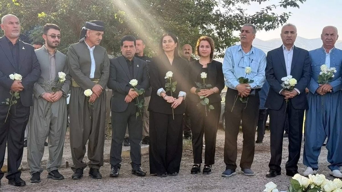 cat__97_'s tweet photo. الأكراد هم وعوائلهم مستنفرين أكثر من أسبوع لخاطر الطفلة رقية وعائلتها والبارحة جابوا جثمانها وهذا جان تشييعهم الها 
رحم الله الطفلة رقية والهم ذويها الصبر والسلوان https://t.co/sXl6DHQ4EP