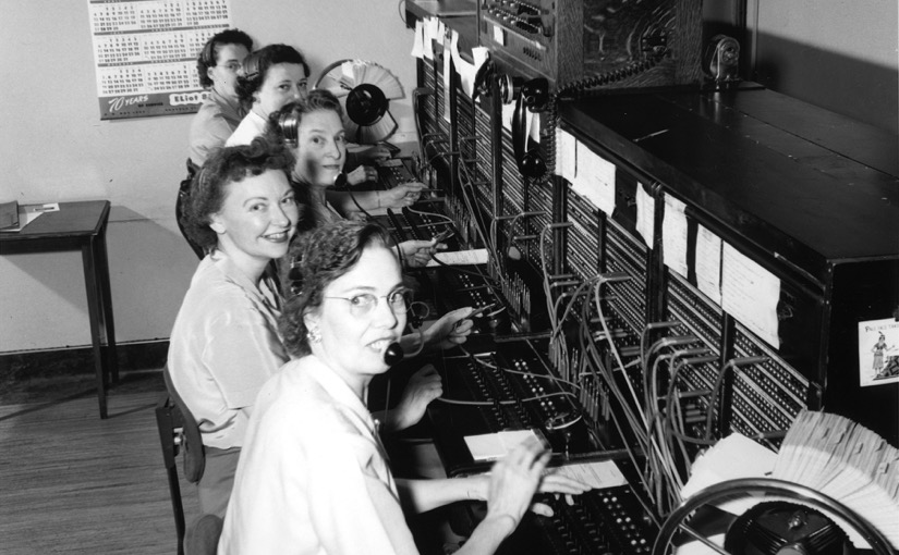 ForoHistorico's tweet photo. Hace 100 años #TalDíaComoHoy nació Erna Schneider Hoover, pionera que revolucionó las comunicaciones. ☎️🌐

Inventó el primer sistema de tráfico telefónico computarizado, que gestionaba automáticamente los picos de llamadas.

¡Fue de las primeras patentes en proteger software! https://t.co/sIKhLQBBM6