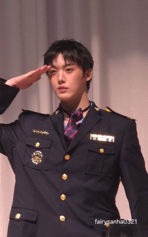 ddanstro_x's tweet photo. 나 이사진에서 무언가를 느껴버림… 
난 도저히 못 보내겠다고 오만번 말했다… 난 못 보내 너 https://t.co/qhqlKbDWp0